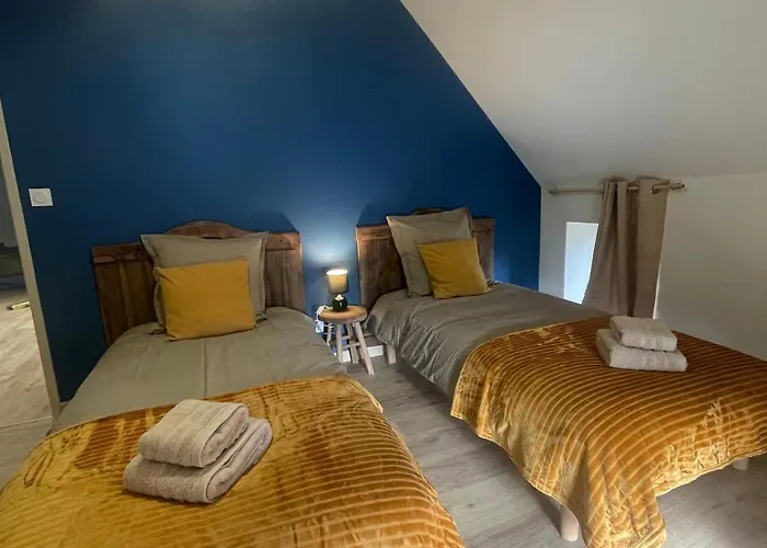 Grande Renovee Avec Piscine Nyaraló Felzins