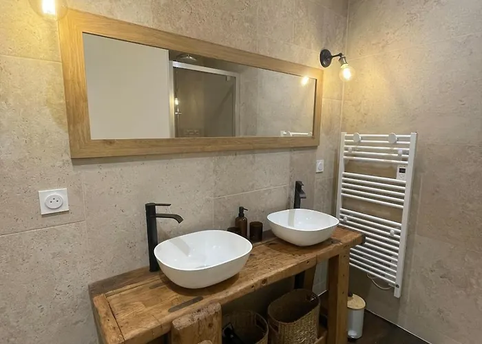 Grande Renovee Avec Piscine Felzins