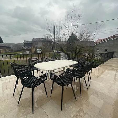Grande Renovee Avec Piscine Holiday home *