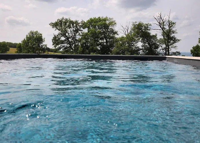 Dom wakacyjny Grande Renovee Avec Piscine *